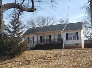 1116 W Osborn Rd, Farmville, VA 23901