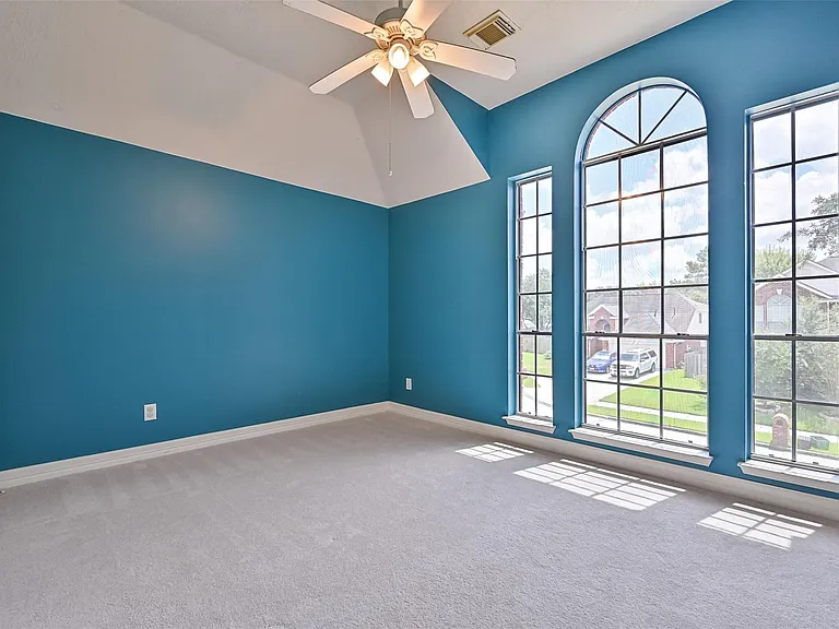 2714 Safe Harbour Cir — Photo 32