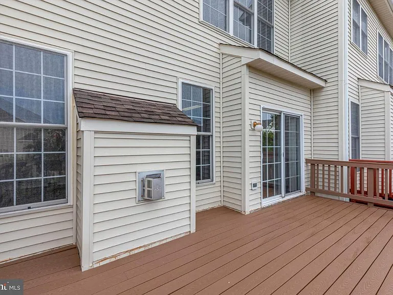 25286 McIntyre Sq — Photo 32