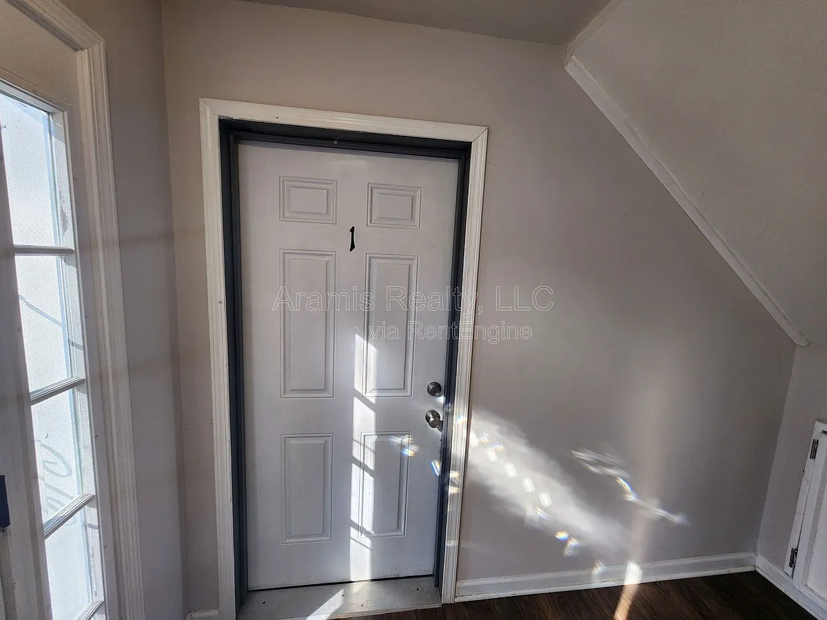 Building Photo - 1651 Line Cir #1