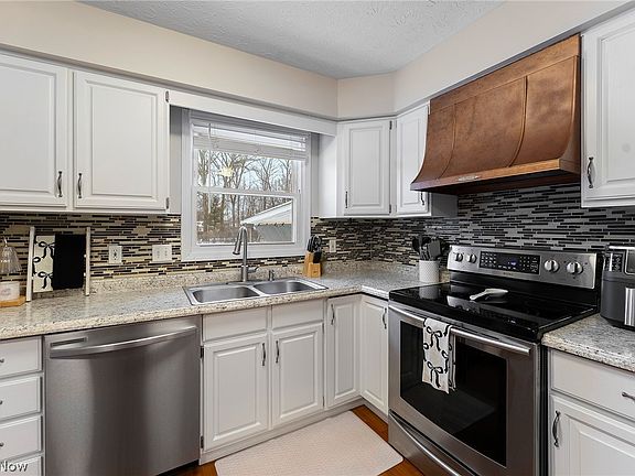 5th image of 8460 Crystal Dr