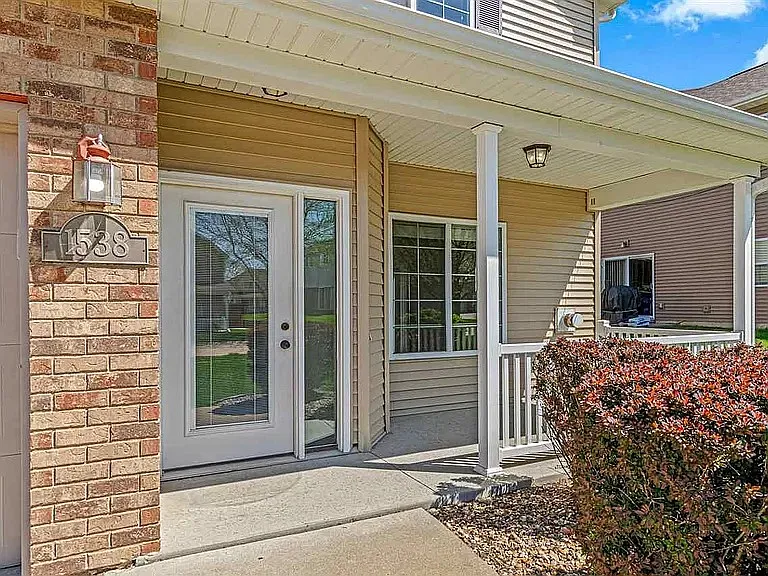 1538 Burr Dr — Photo 2