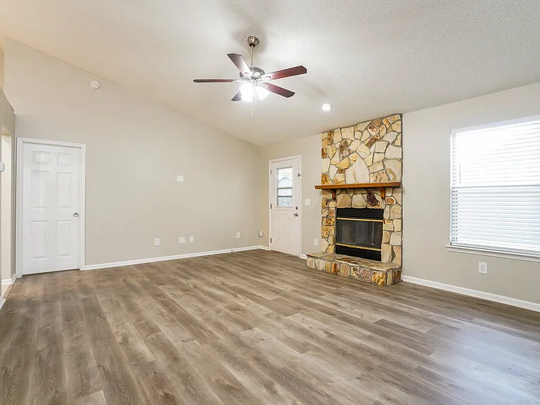 3298 Deerfield Pointe Dr — Photo 4