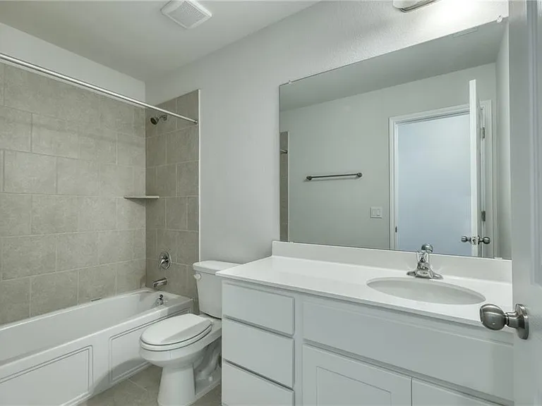 801 Falkland Trce — Photo 9
