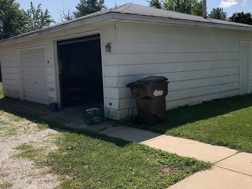 2nd image of 128 13th St