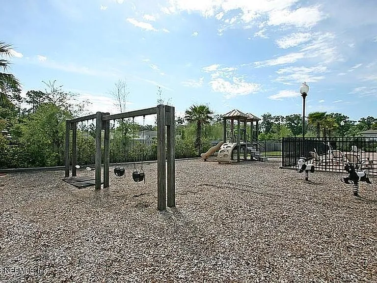 8325 Warlin Dr N — Photo 32