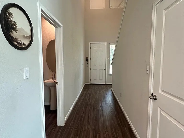 208 Mountain Valley St — Photo 3