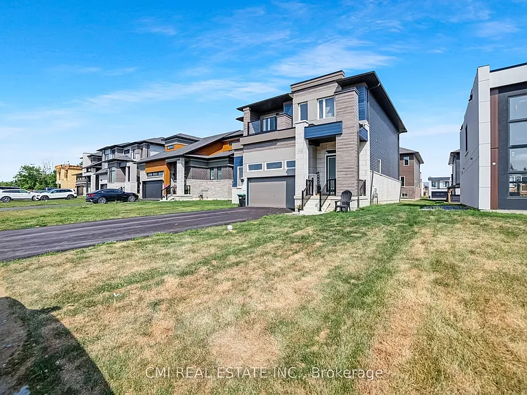 3742 Sunbank Cres — Photo 2