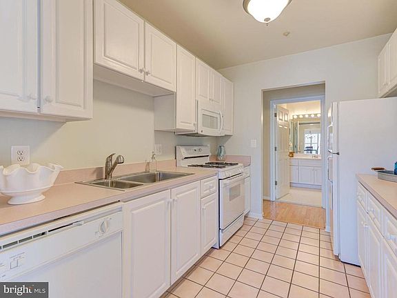 5th image of 7011 Falls Reach Dr APT 412