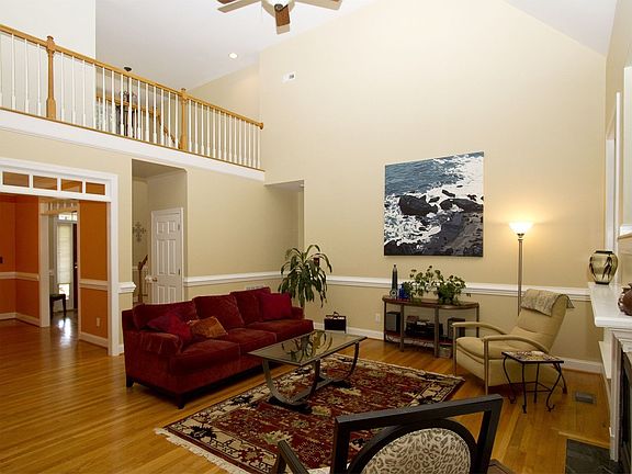 : From this angle you can fully appreciate the easy flow between the spaces.