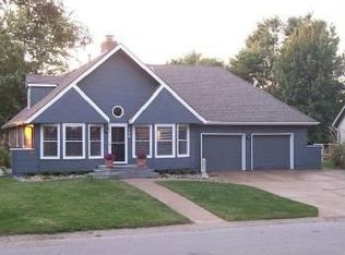 300 NE Crescent St, Lees Summit, MO 64086