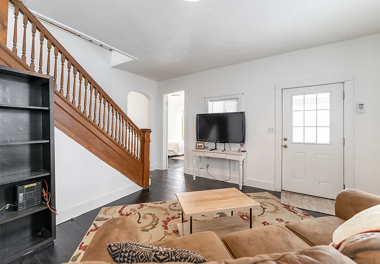 822 Laurel St — Photo 2