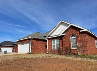 1305 Loudon Hill Dr, Warner Robins, GA 31088