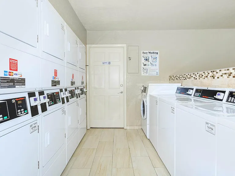 Gateway East Apartments — Photo 15