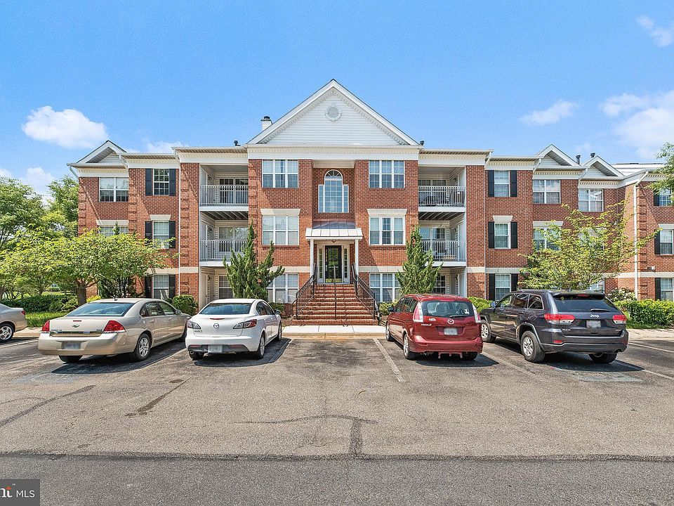 1st image of 2408 Forest Edge Ct Unit 301