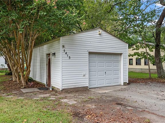 Detached garage