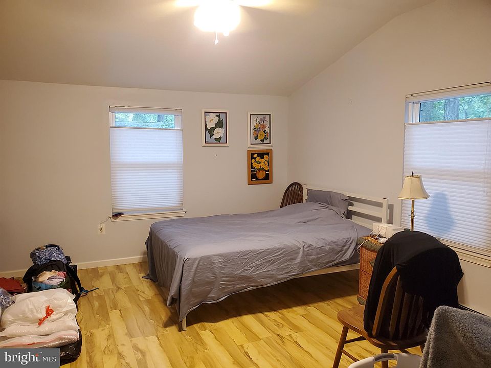 2nd image of 18D Oakview Ct