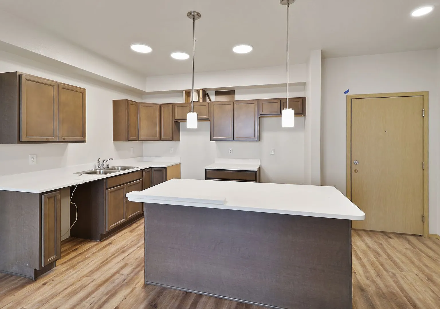 2 Bed 1 Bath - Downtown Location - NAS Whidbey — Photo 3