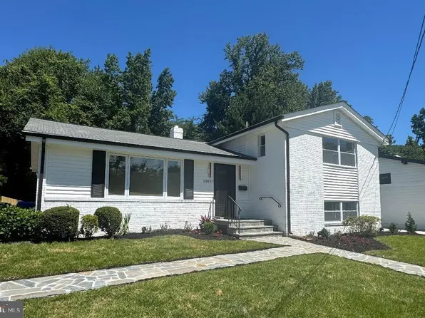 9831 Singleton Dr, Bethesda, MD 20817