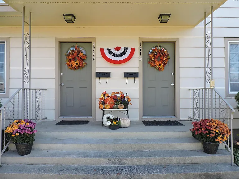 1714 Hunt Ave — Photo 2