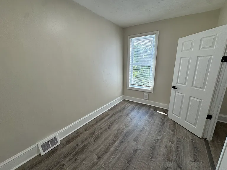 636 Spruce St — Photo 16
