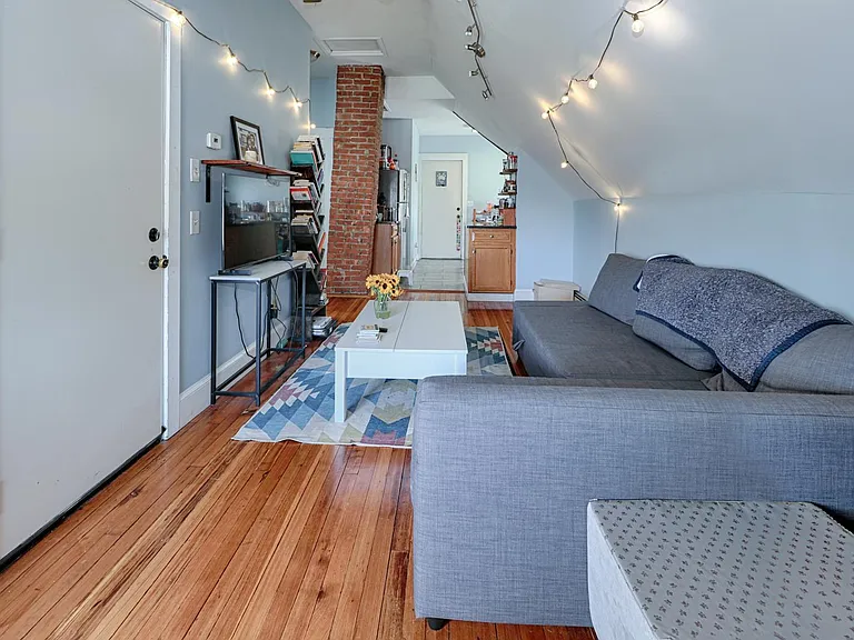 356-358 Midland St #3 — Photo 7
