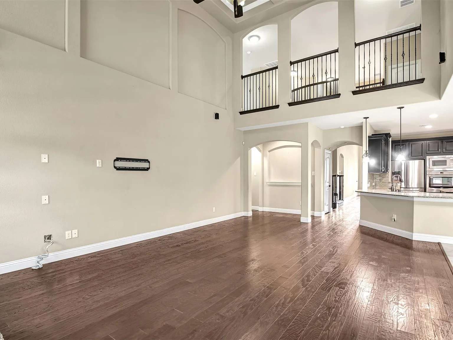 4 bed, 3616 sqft, $3,600 — Photo 3
