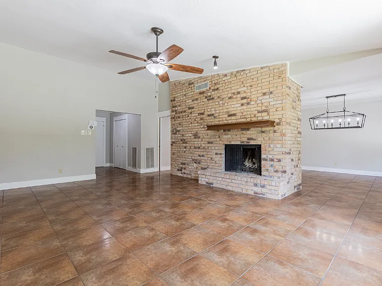 2331 Bluffridge St — Photo 6