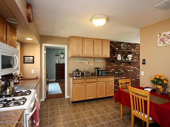 5th image of 47 Redwood Pl