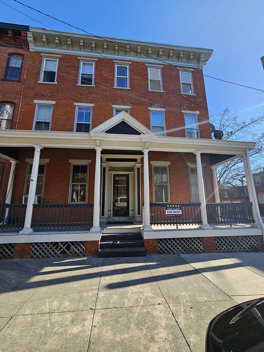 Building Photo - 303 N Lime St
