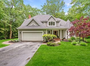 1 Robin Ln, Falmouth, ME 04105