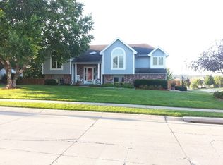 413 Remington Rd, Papillion, NE 68046