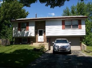 8148 Dartmouth Ln, Hanover Park, IL