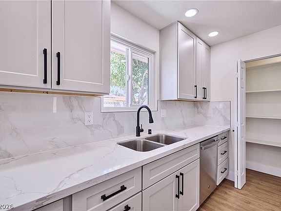 4th image of 3904 El Camino Ave