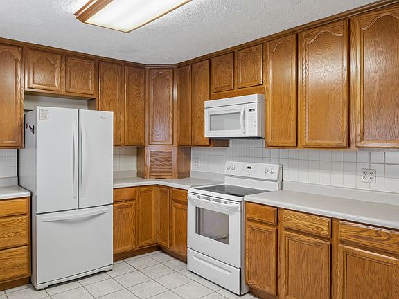 2nd image of 3504 N Royal Oak Dr