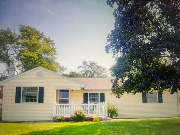 264 N West St, Warrensburg, IL 62573