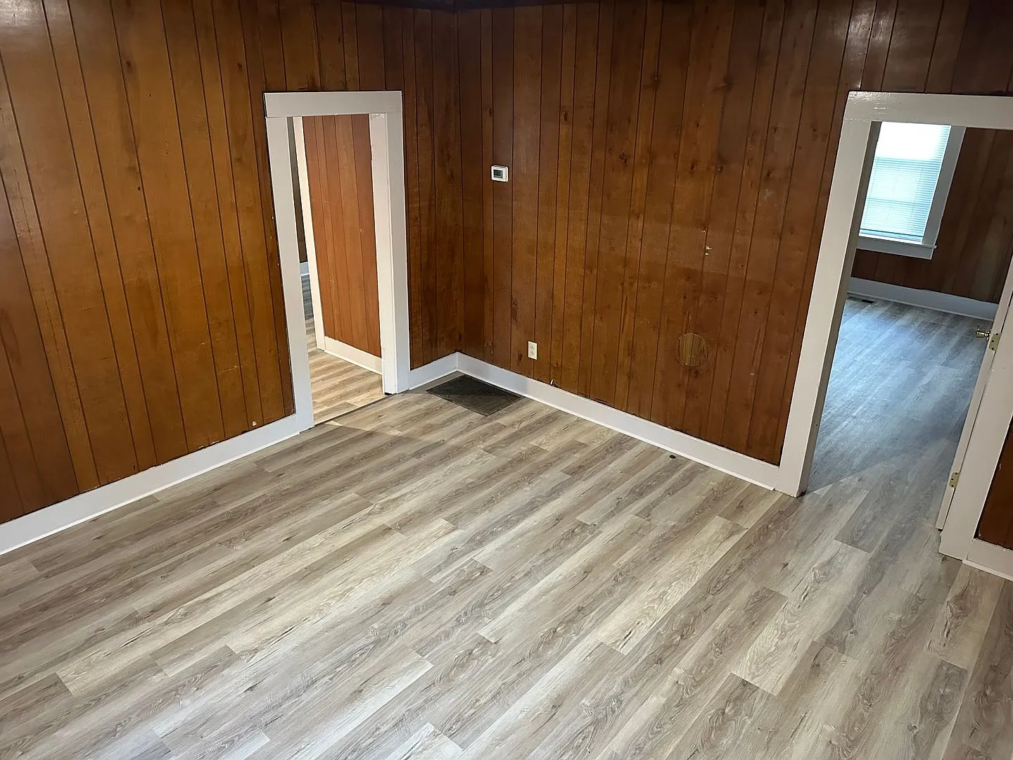 Available Now! Spacious 2 Bedroom, 1 Bathroom Home with Bonus Room & Huge Backyard — Photo 4