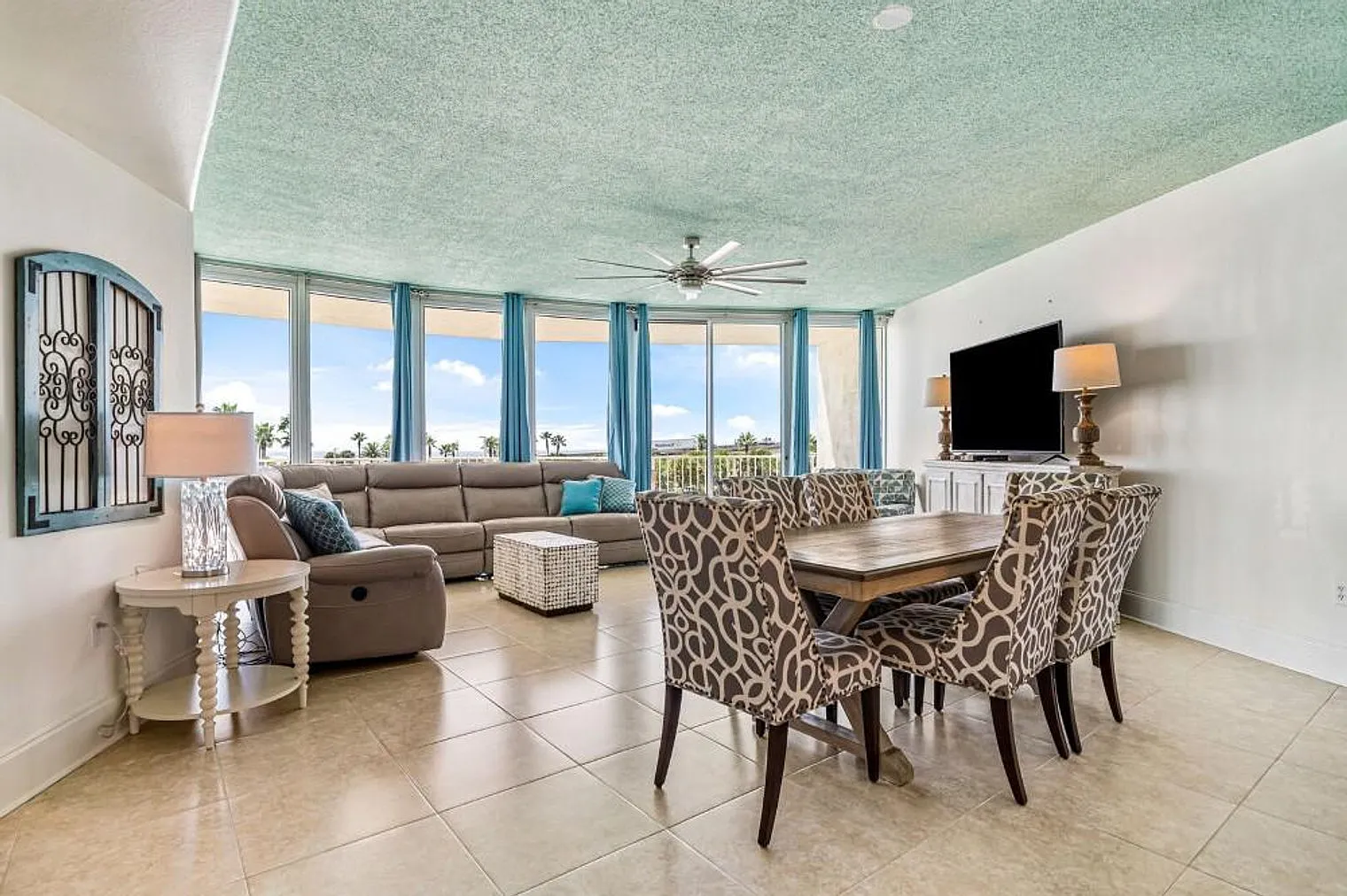 3 bed, 3.0 bath, 1754 sqft, $4,140 — Photo 2