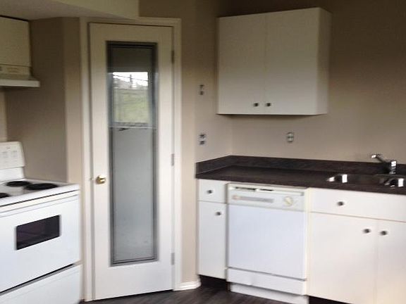 2nd image of 4415 52a Ave
