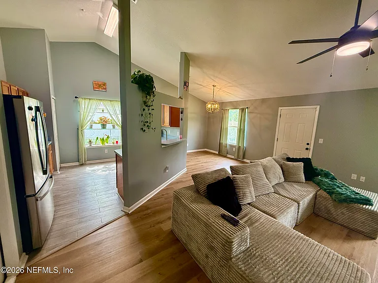 336 Shamrock Ave S — Photo 5