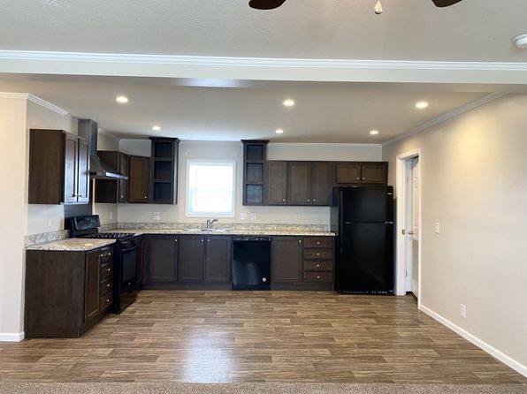 33156 Grape Arbor Dr #75, New Haven, MI 48048