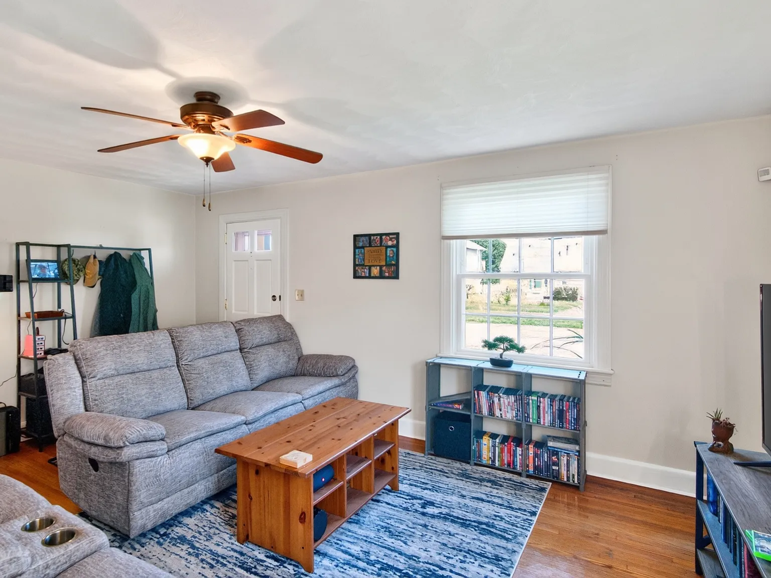 3 bed, 1140 sqft, $2,200 — Photo 4