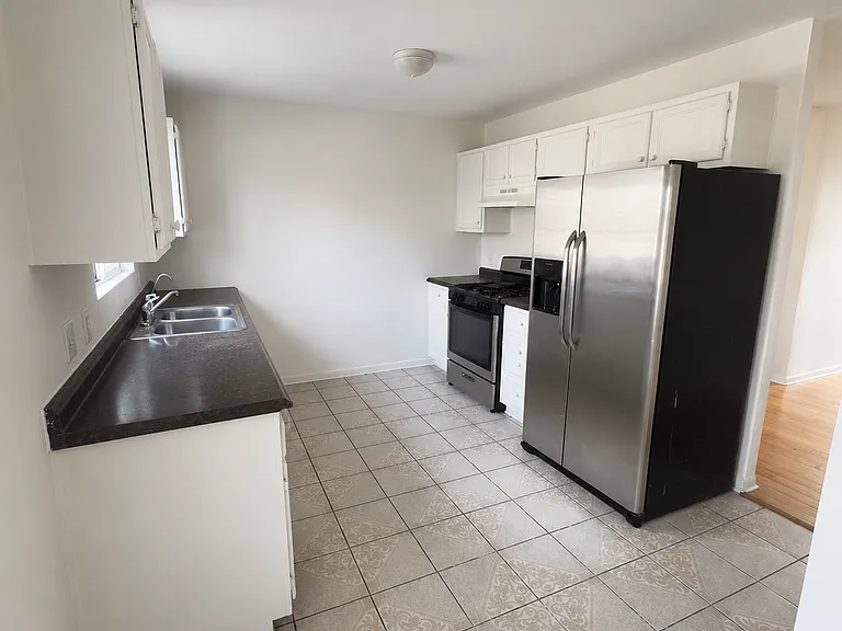 3321 W 63rd St — Photo 3