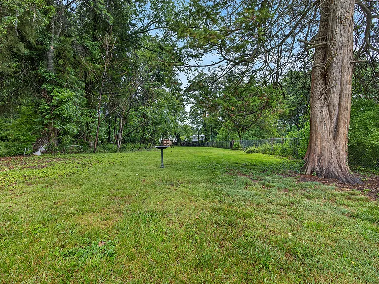 322 Howard Ave — Photo 38