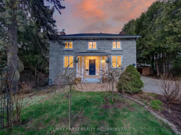 68 Collingwood St, Kingston, ON K7L 3X4