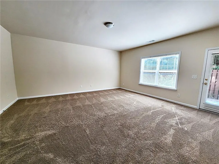 3459 Latitude Cv — Photo 11