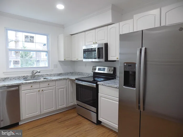 10598 Reeds Landing Cir — Photo 2