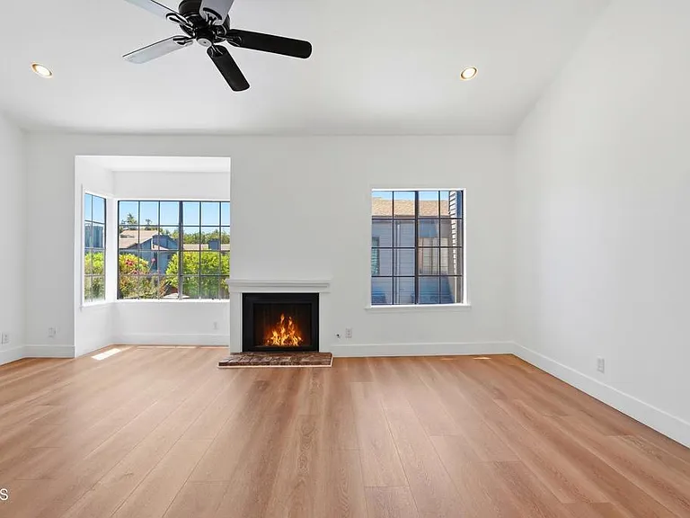 22028 Collins St #1 — Photo 33