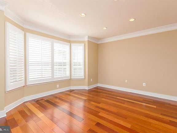 5th image of 4526 English Holly Dr