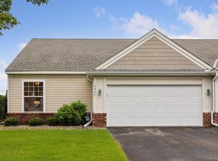 5924 Prairie Ridge Dr, Shoreview, MN 55126